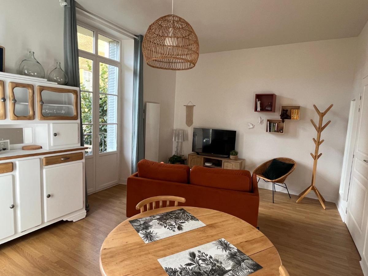Appartement Calme Avec Balcons & Vue Sur Thermes Vichy Exterior photo